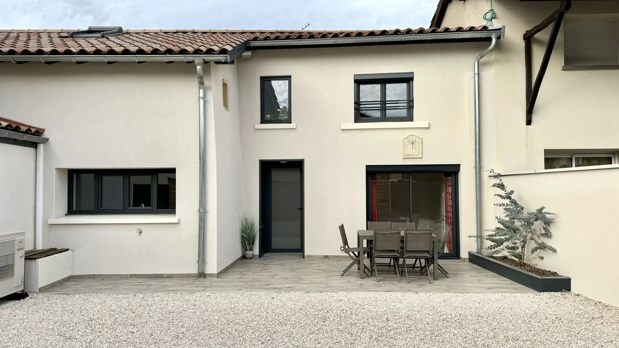 Maison 3 pièces entièrement rénovée à Messimy-sur-Saône 