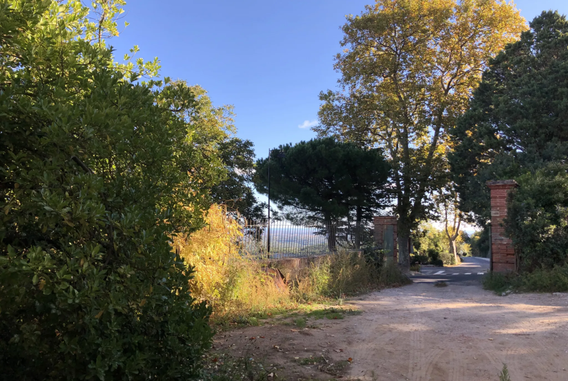 Maison de caractère à rénover à Llauro 