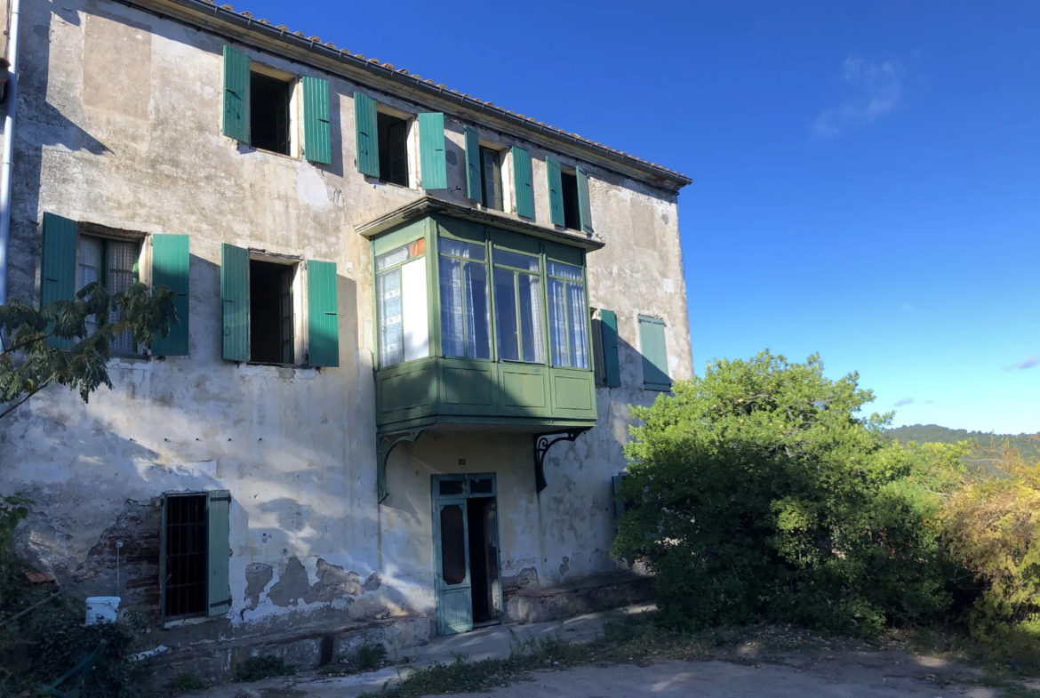 Maison de caractère à rénover à Llauro 