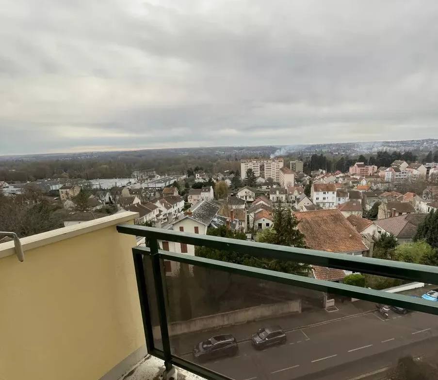 Appartement familial à Vichy avec balcons et possibilité de création de 2 logements 