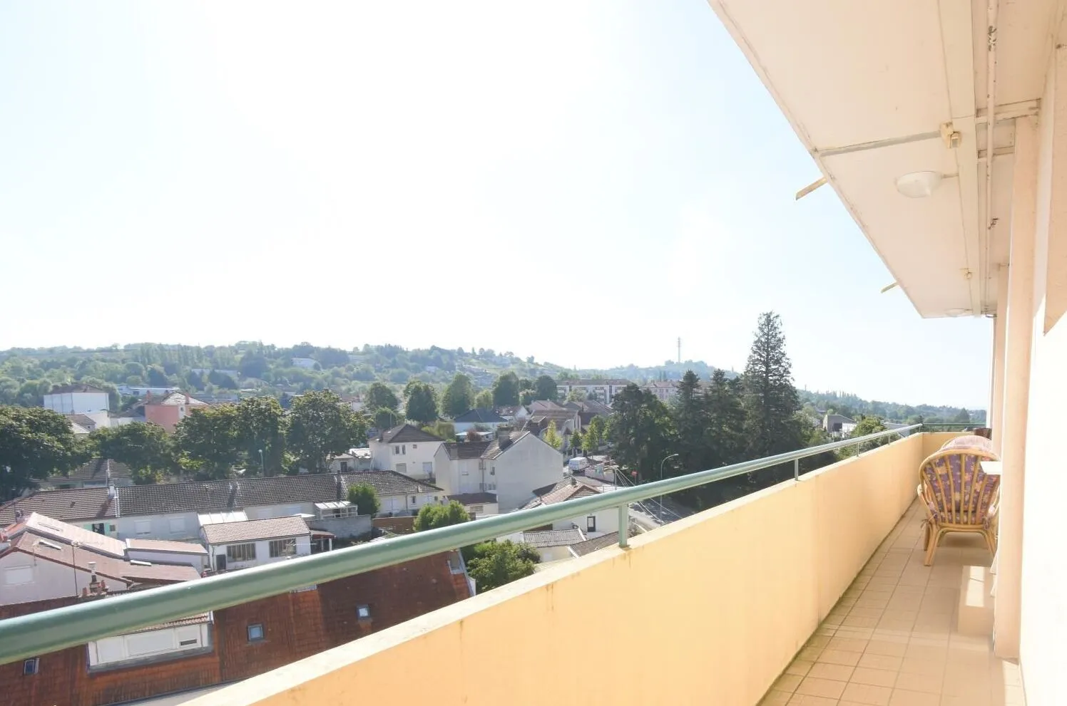 Appartement familial à Vichy avec balcons et possibilité de création de 2 logements 