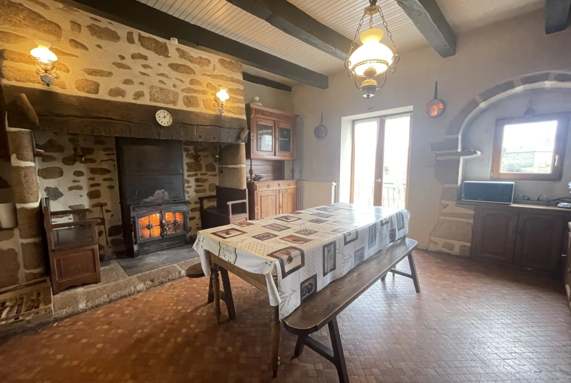 Maison en pierre rénovée à Cros-de-Montvert 