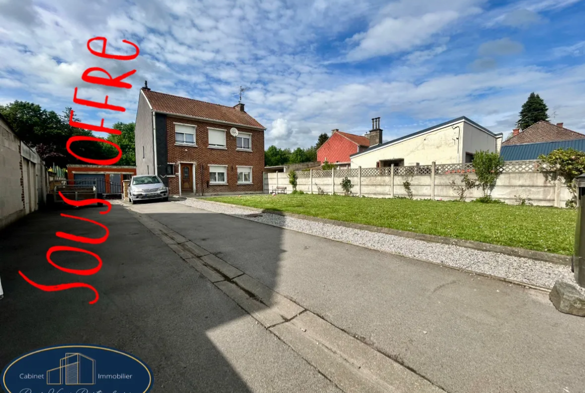 Maison Individuelle 5 Chambres avec Jardin et Garage à Raismes 