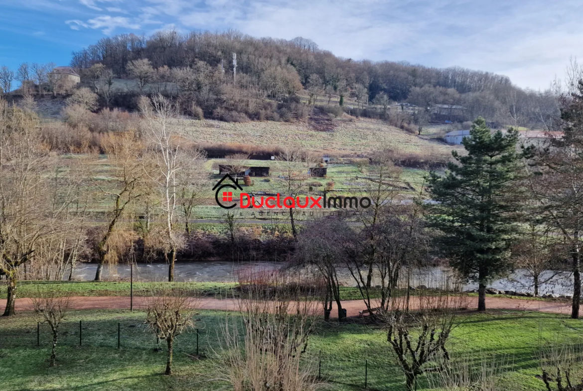 DUPLEX de 118 m² à Aurillac avec balcon et garage 