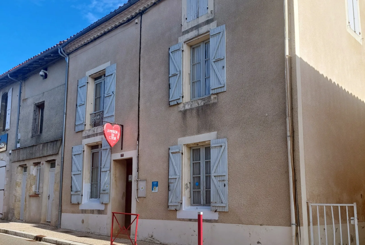 Grande maison avec jardins et dépendances à Puycasquier 