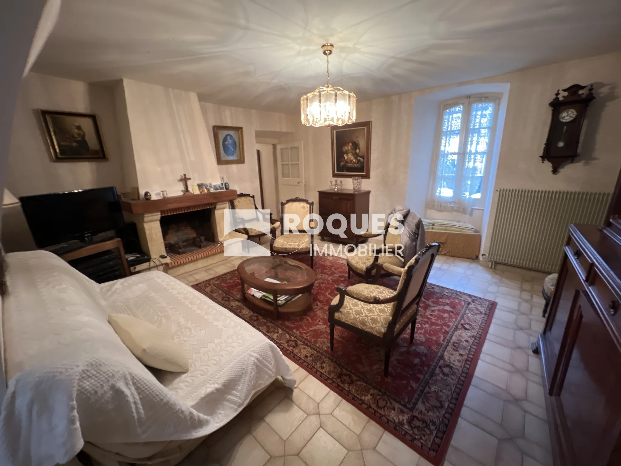 Maison en Pierre de Type 8 avec Jardin à St Georges de Luzencon 