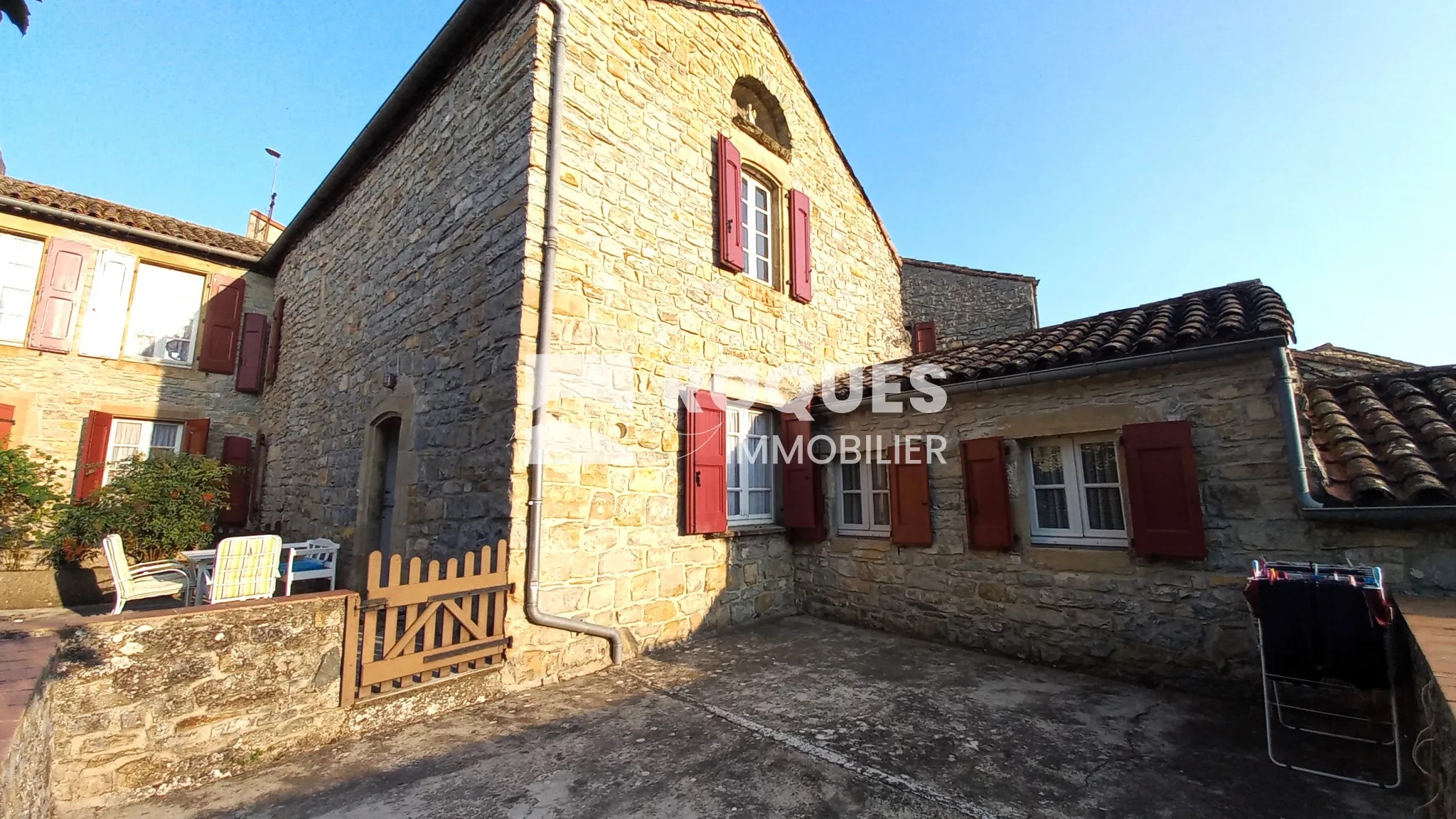 Maison en Pierre de Type 8 avec Jardin à St Georges de Luzencon 