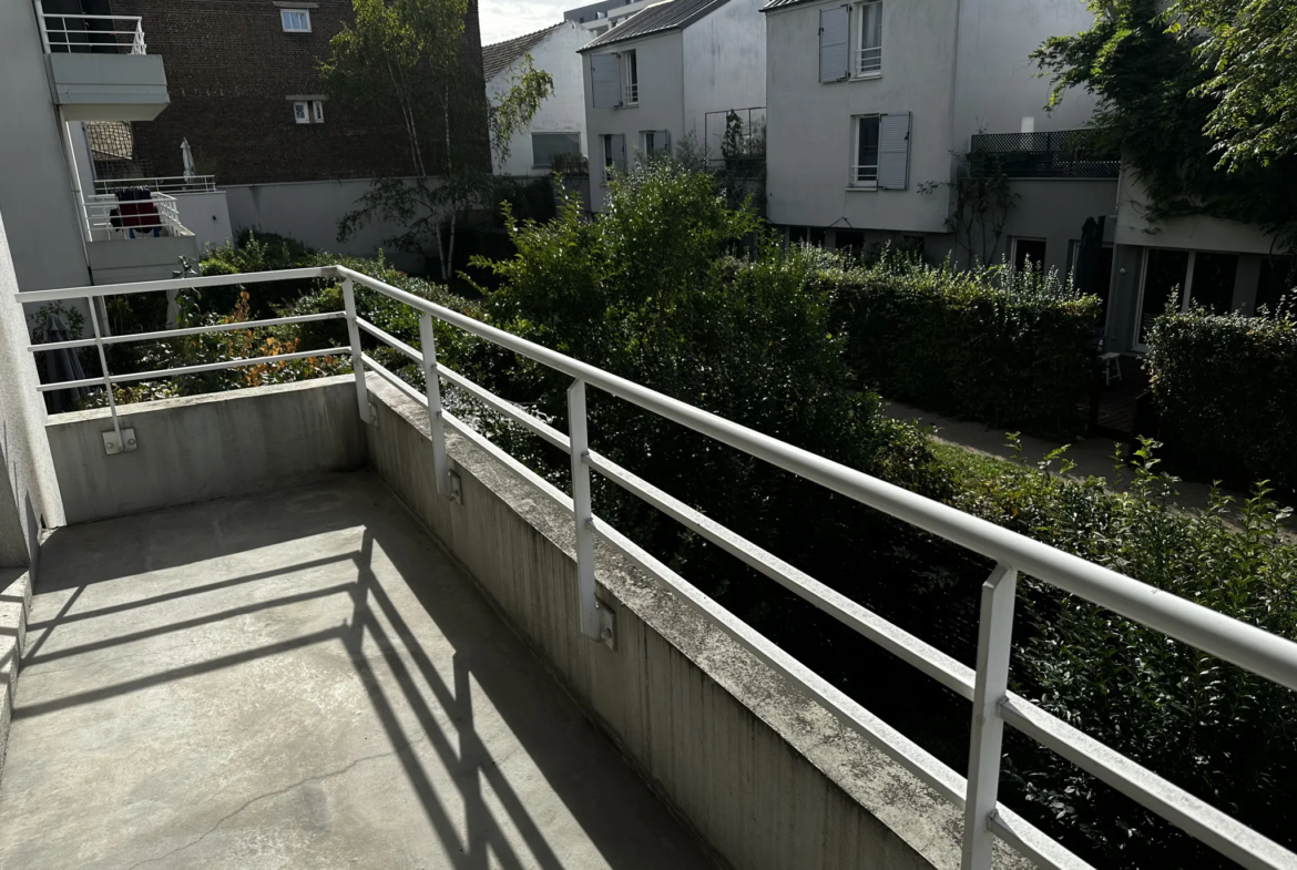 Vente - Deux pièces avec terrasse - Immeuble récent à Saint-Ouen 