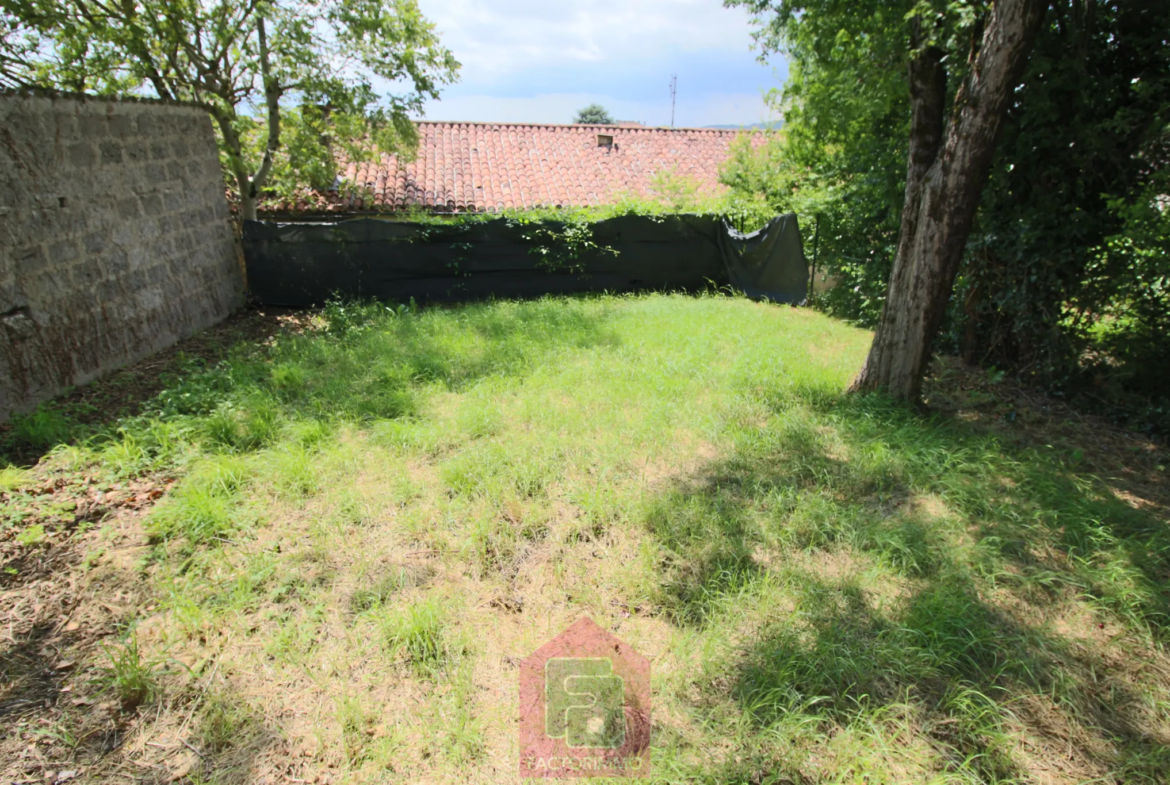 Immeuble à vendre au centre-ville de Puy l'Évêque 