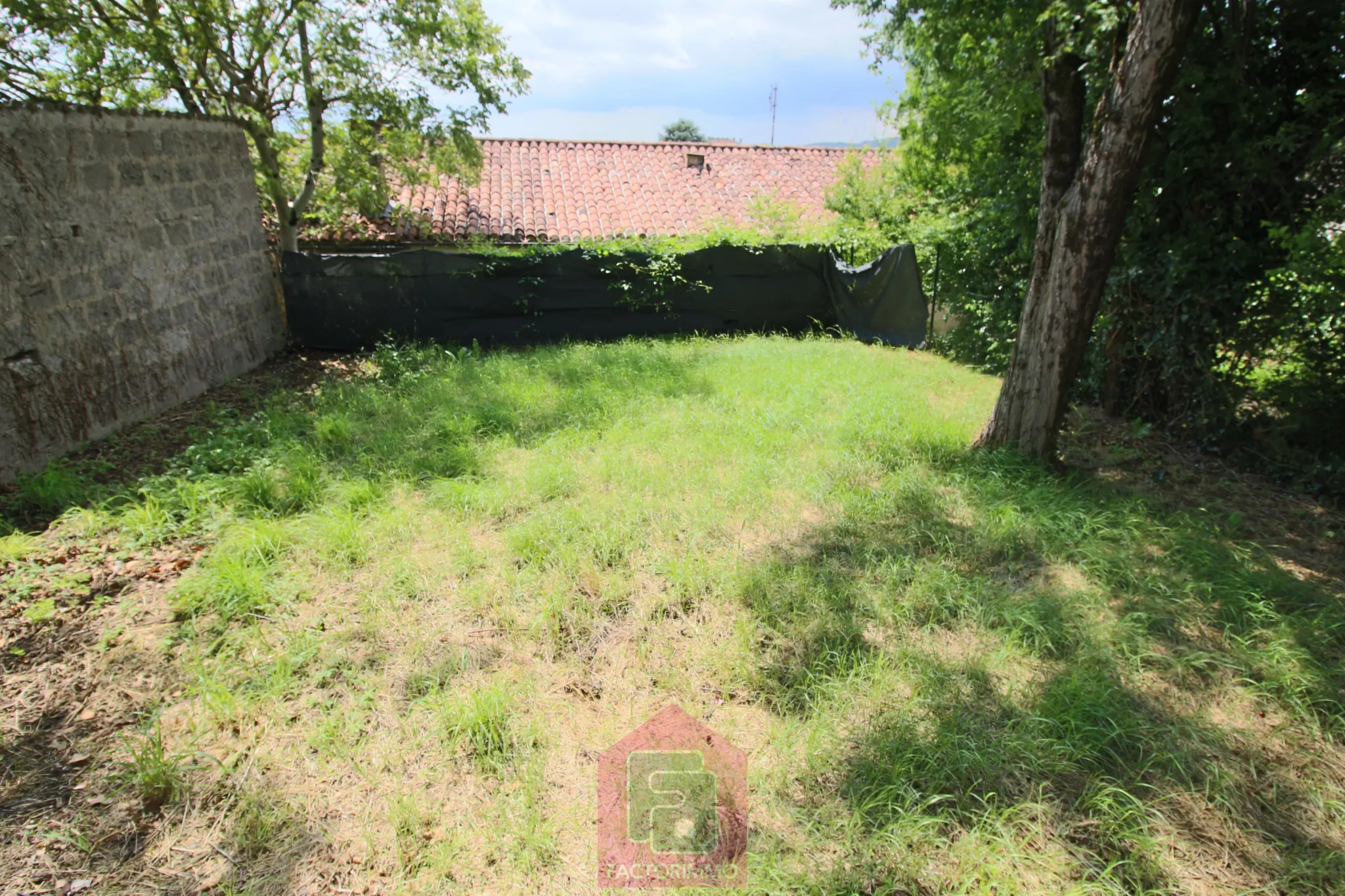 Immeuble à vendre au centre-ville de Puy l'Évêque 