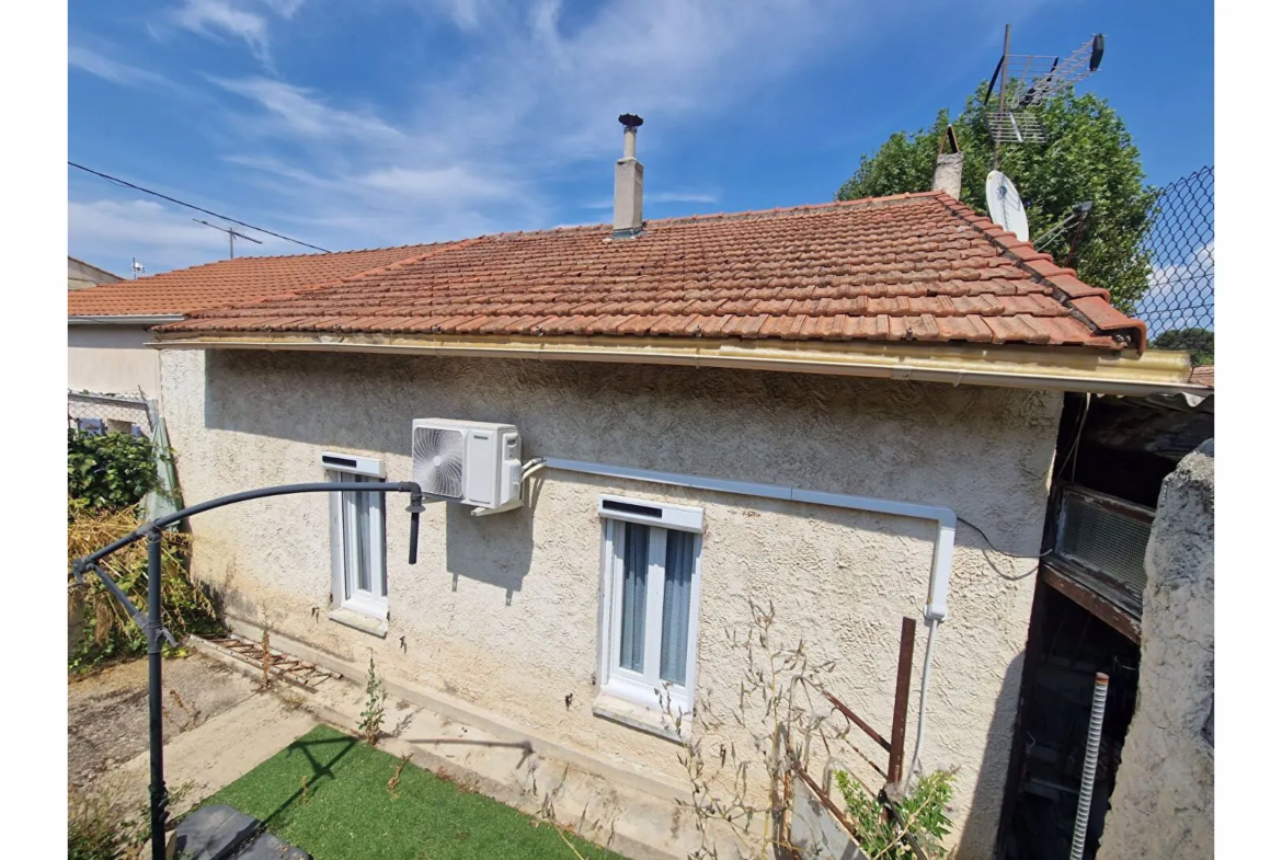 Maison à vendre à Gardanne avec terrasse et jardin 