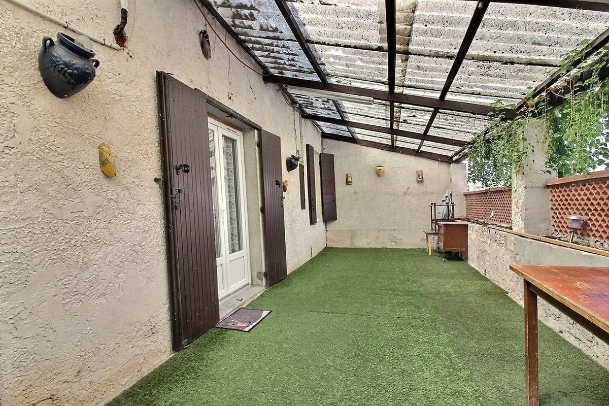 Maison à vendre à Gardanne avec terrasse et jardin 