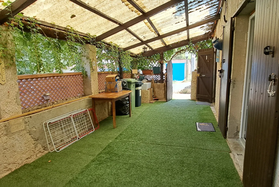 Maison à vendre à Gardanne avec terrasse et jardin 