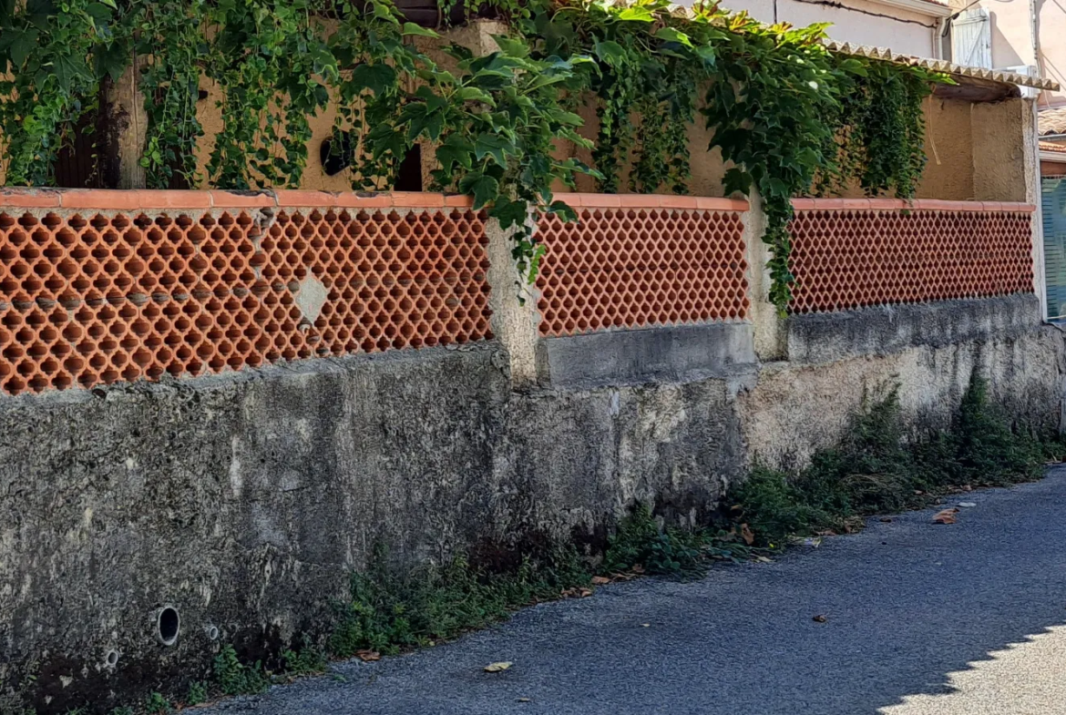 Maison à vendre à Gardanne avec terrasse et jardin 