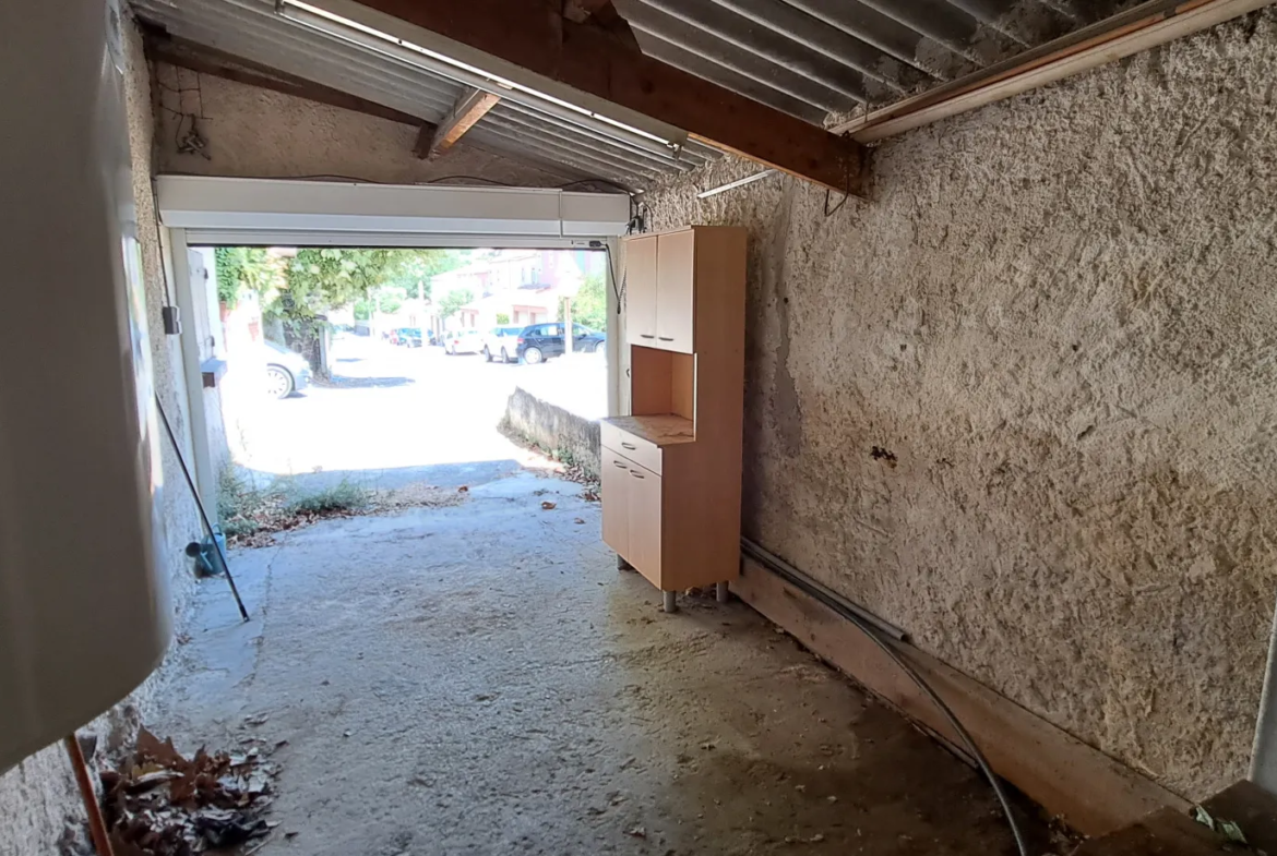 Maison à vendre à Gardanne avec terrasse et jardin 