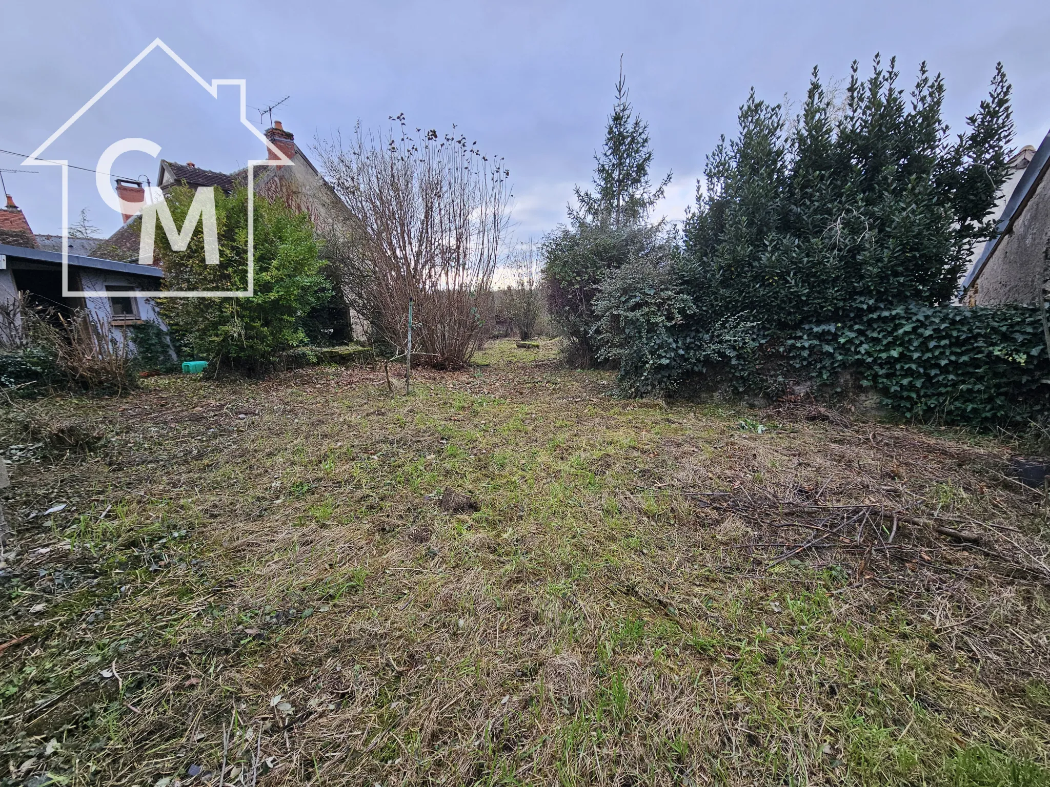 Maison de ville avec jardin à Garigny à vendre 