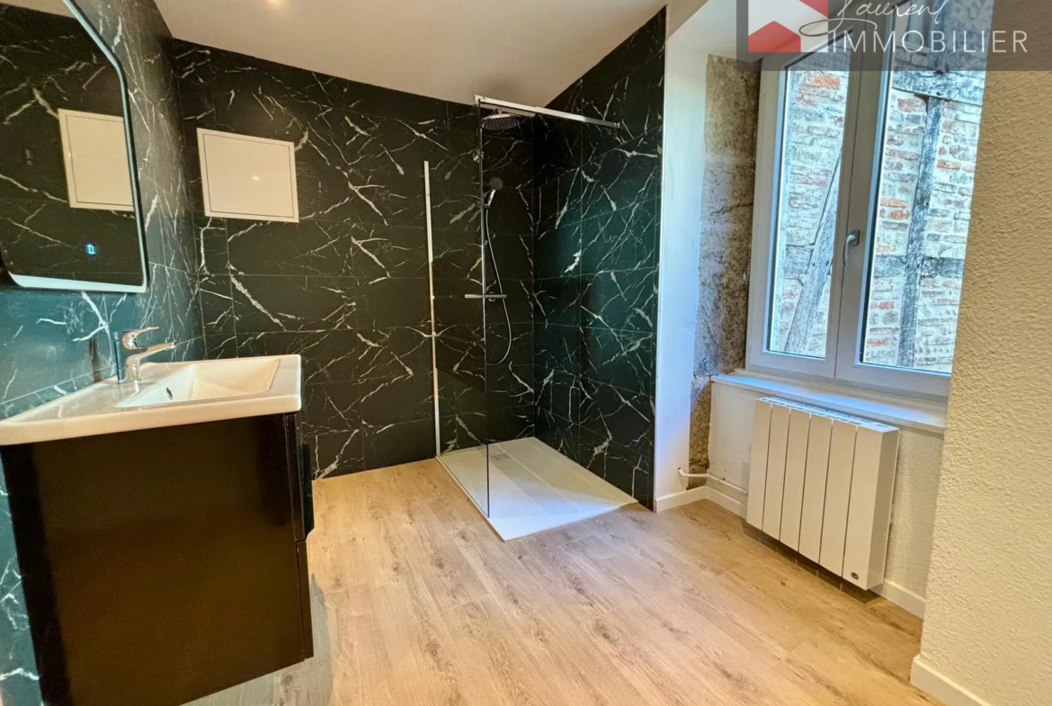 Appartement rénové 35,61 m² au centre de Bourg-en-Bresse - 128 000 € 