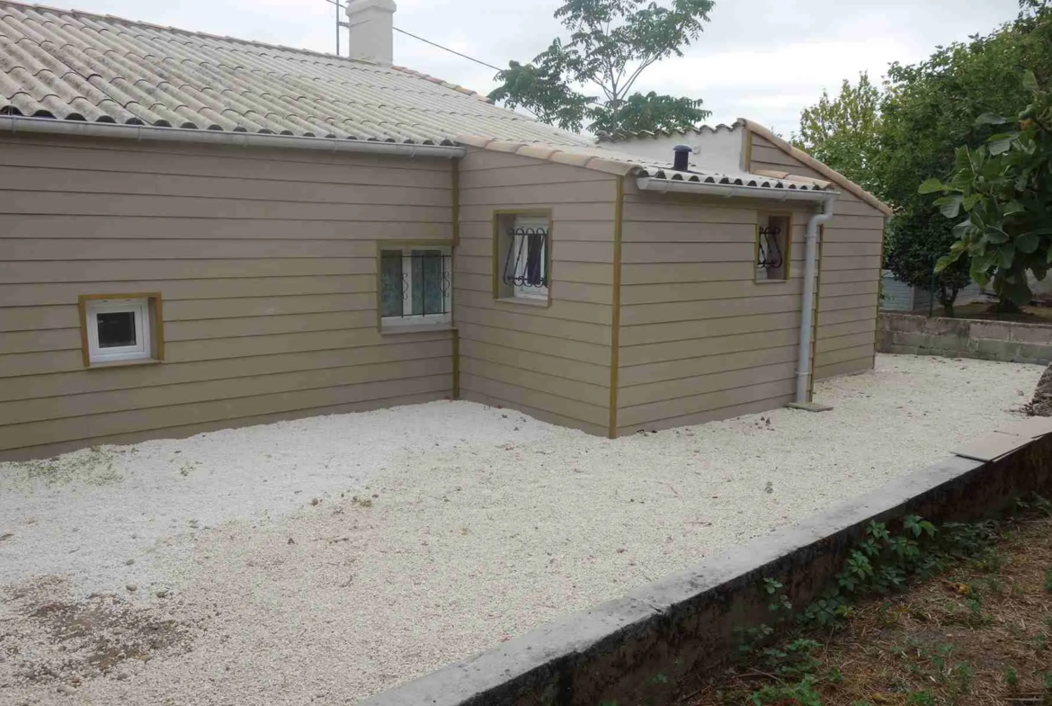 Maison en pierre rénovée avec jardin à Saint Ciers sur Gironde 