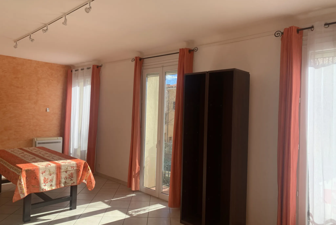 À vendre : Appartement lumineux T3 rénové à Port-Vendres 