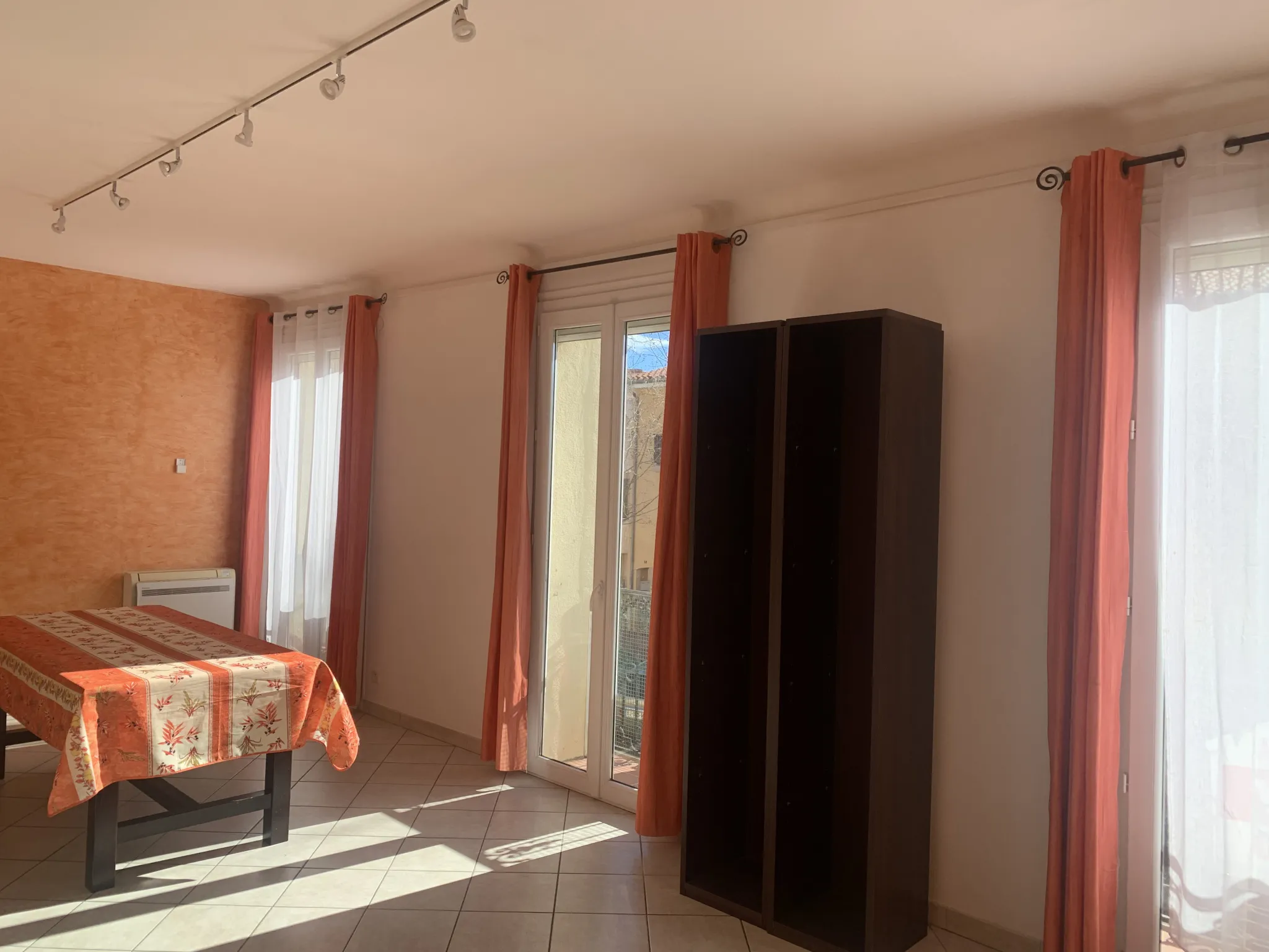 À vendre : Appartement lumineux T3 rénové à Port-Vendres 