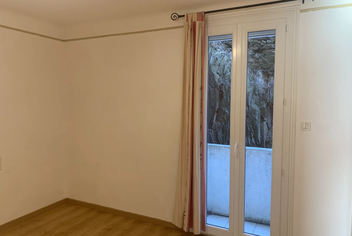 À vendre : Appartement lumineux T3 rénové à Port-Vendres 