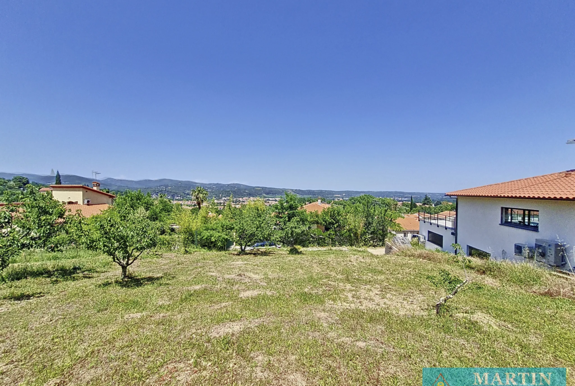 Terrain constructible de 941 m² à Céret avec vue dégagée 