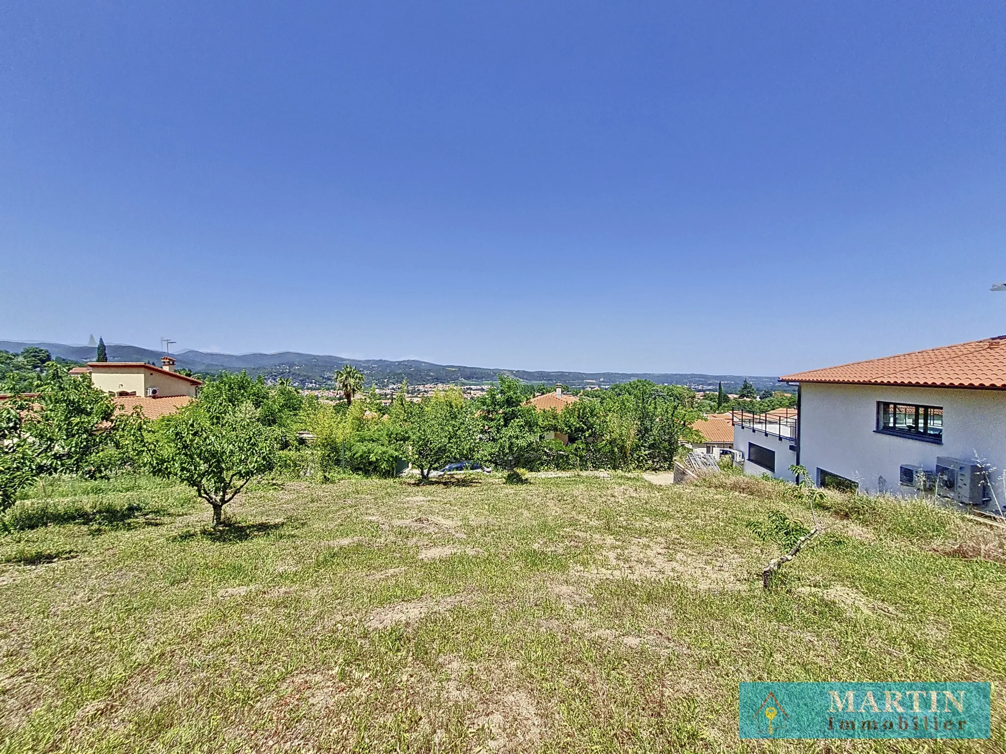 Terrain constructible de 941 m² à Céret avec vue dégagée 