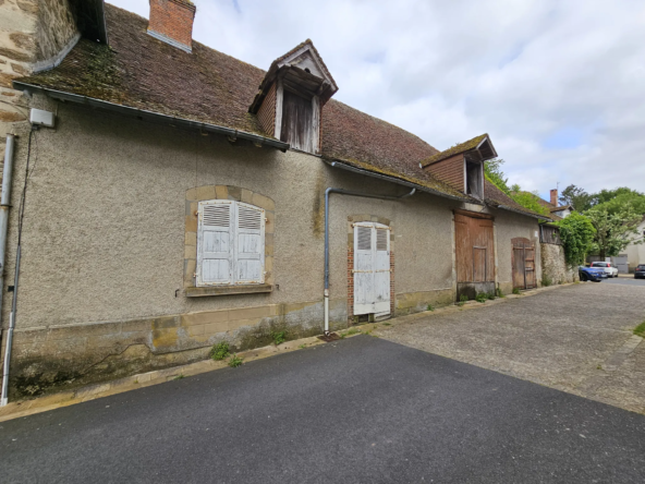 Maison avec grange attenante à Lubersac - 4 pièces à rénover