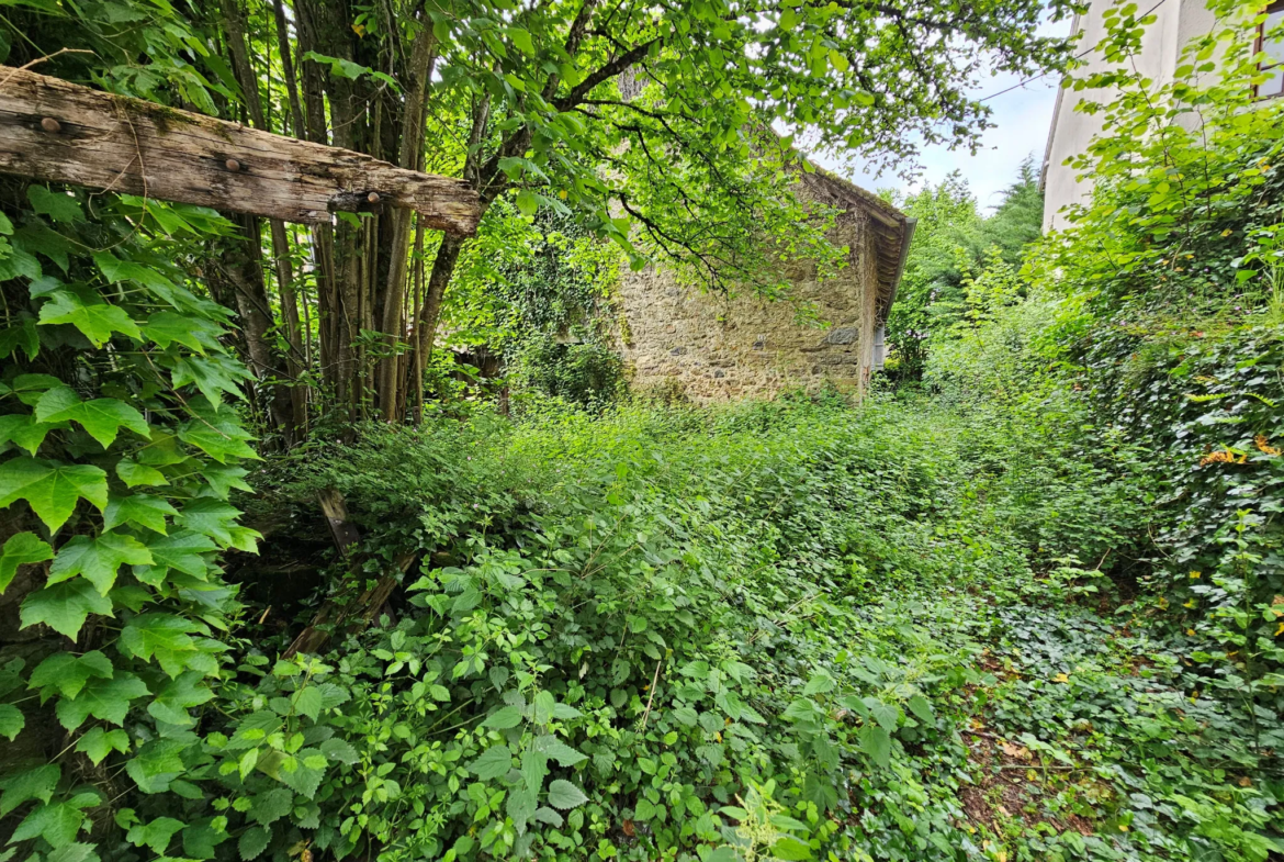 Maison avec grange attenante à Lubersac - 4 pièces à rénover 