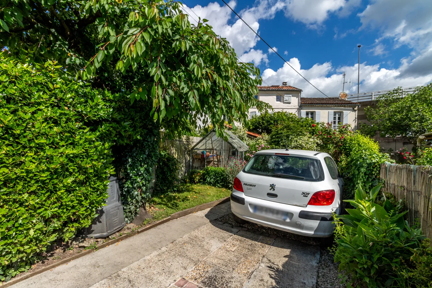 Maison de Ville à Saintes avec Jardin et 3 Chambres 