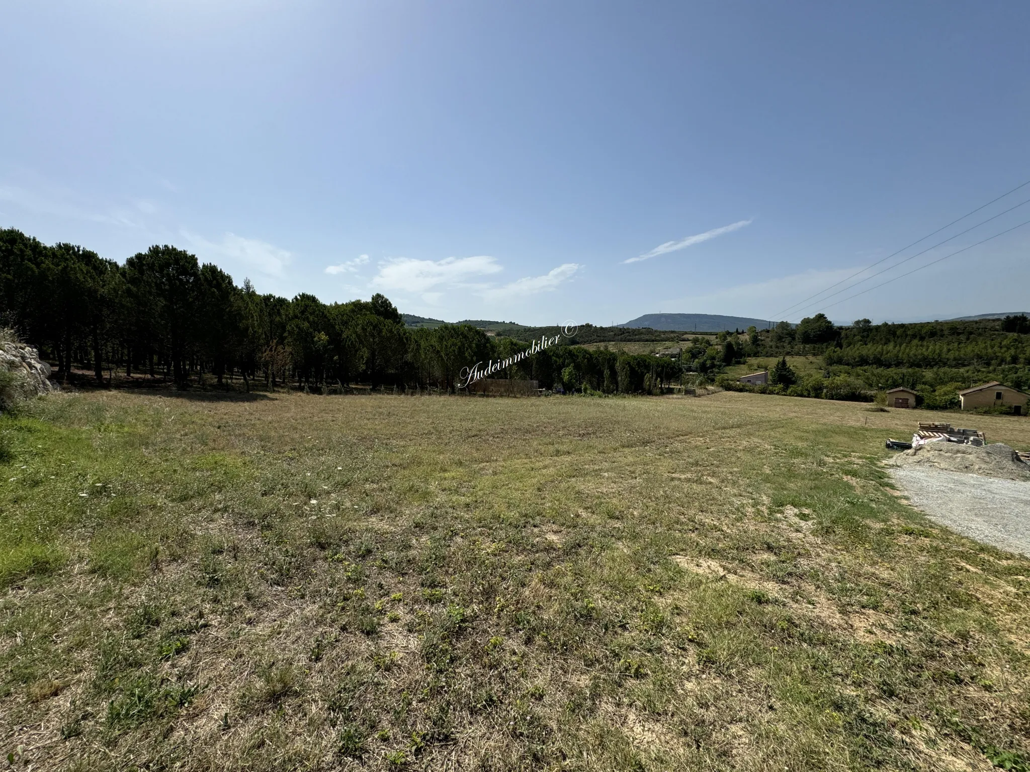 Terrain à bâtir de 1536 m2 avec vue sur les Pyrénées à Limoux 