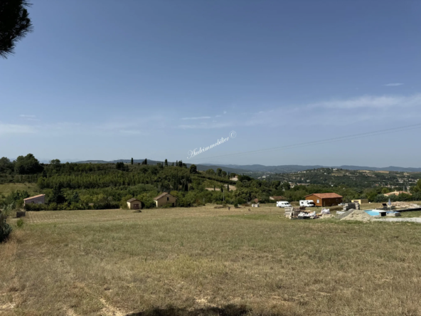 Terrain à bâtir de 1536 m2 avec vue sur les Pyrénées à Limoux