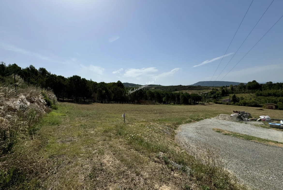 Terrain à bâtir de 1536 m2 avec vue sur les Pyrénées à Limoux 