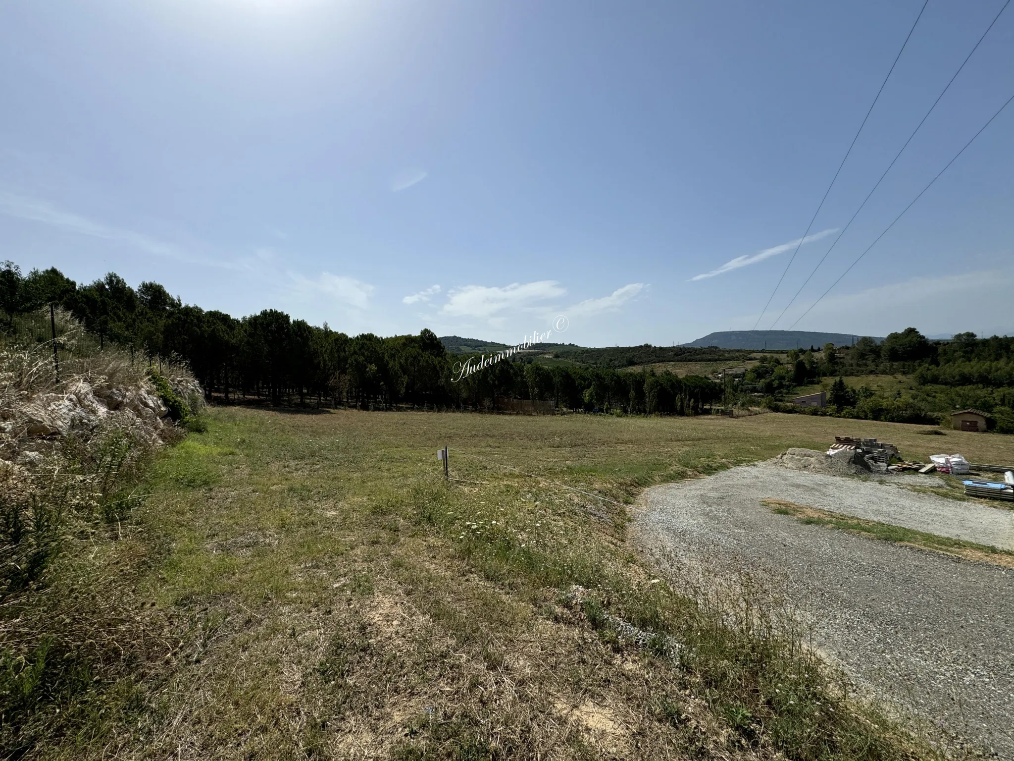 Terrain à bâtir de 1536 m2 avec vue sur les Pyrénées à Limoux 