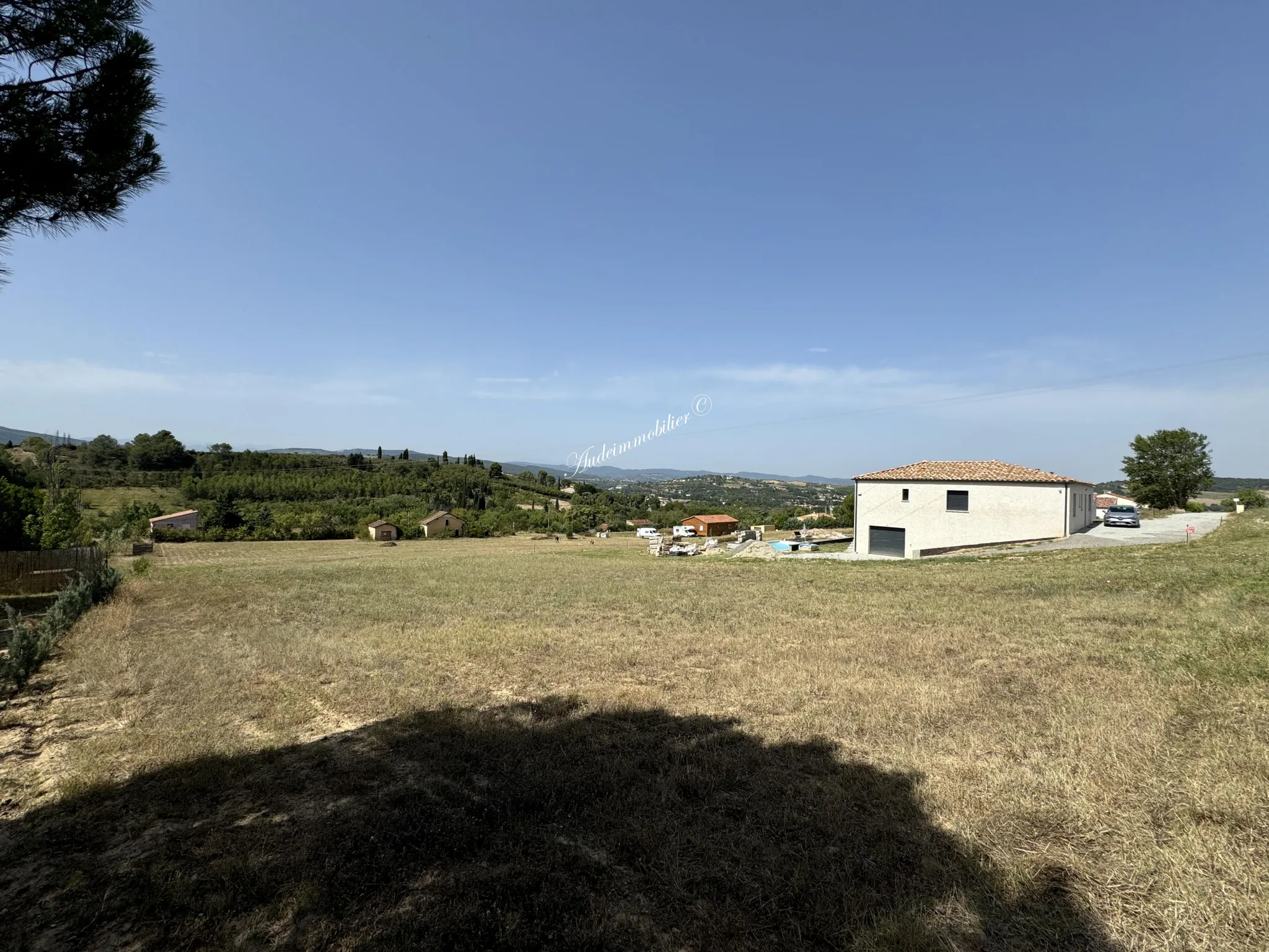 Terrain à bâtir de 1536 m2 avec vue sur les Pyrénées à Limoux 