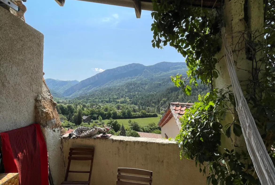 Maison avec Jardin Typique à Clamensane, Alpes-de-Haute-Provence 