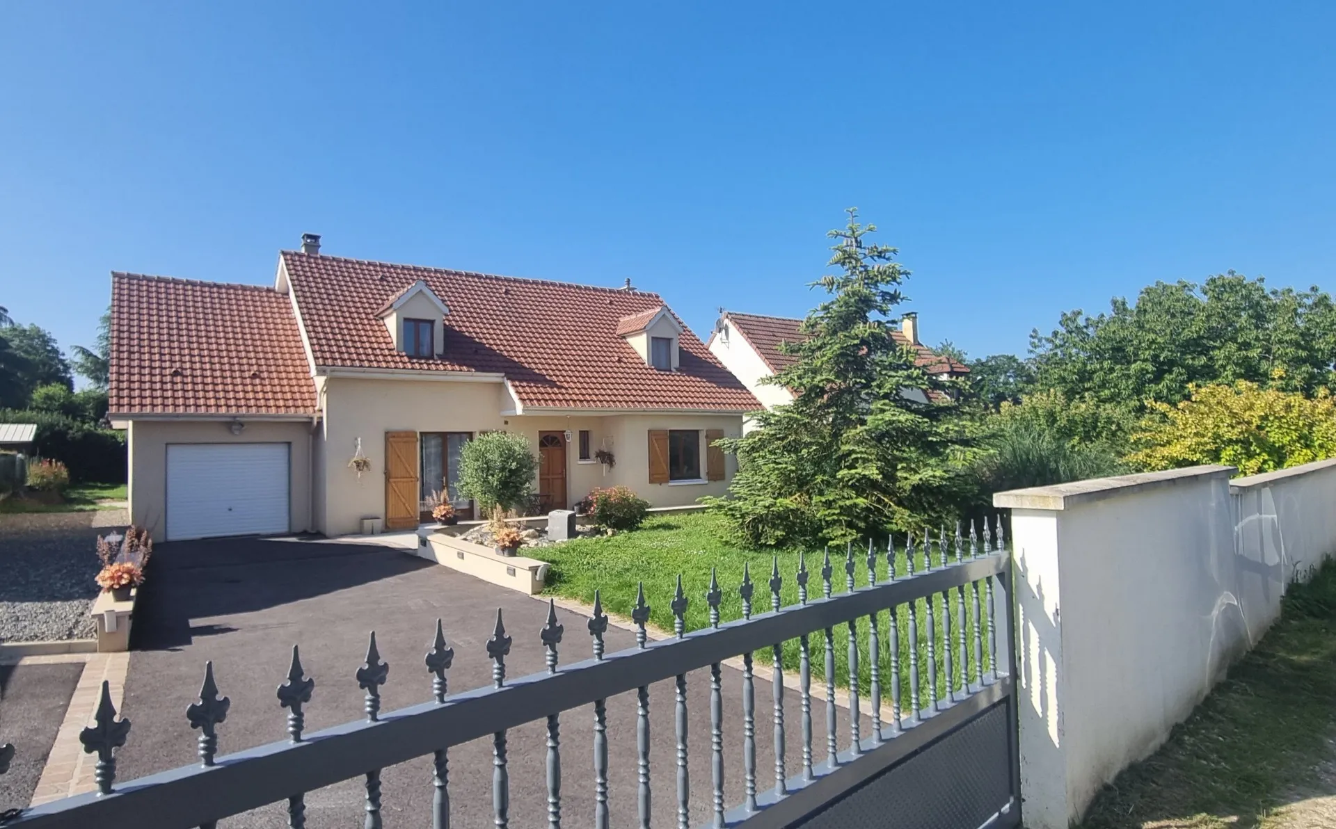 Maison traditionnelle à Auneau avec 4 chambres 