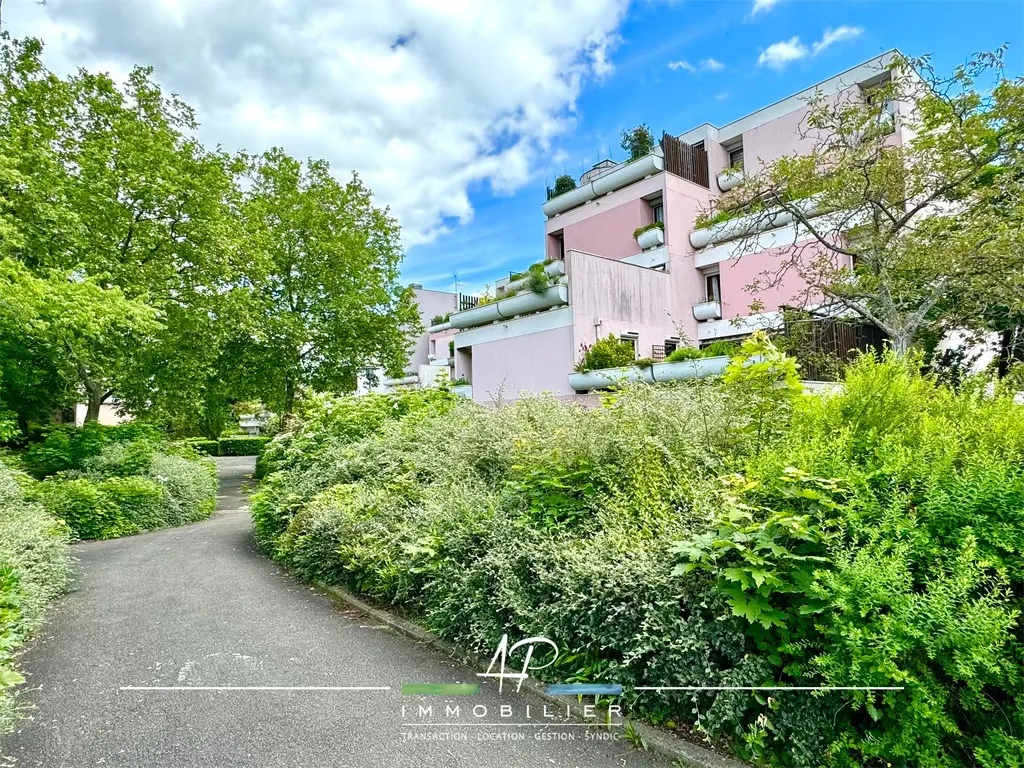 Appartement T5 lumineux avec grande terrasse à Quetigny 