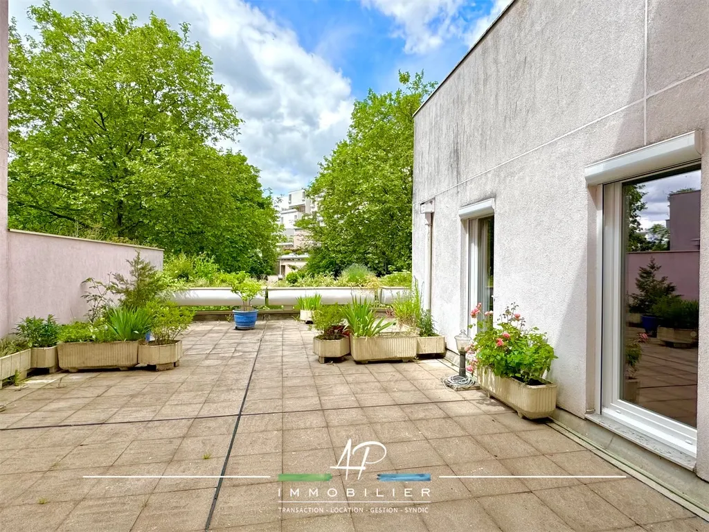 Appartement T5 lumineux avec grande terrasse à Quetigny 