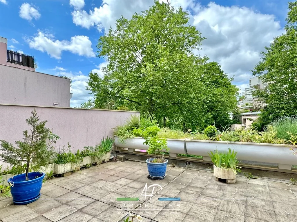 Appartement T5 lumineux avec grande terrasse à Quetigny 