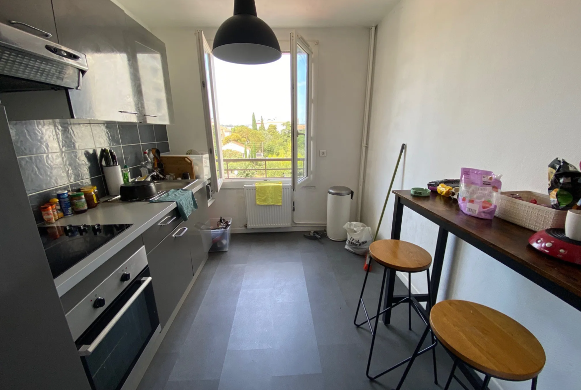 Appartement T3 à Nîmes - 61m² avec parking, vendu occupé 