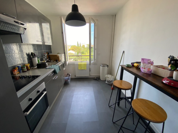 Appartement T3 à Nîmes - 61m² avec parking, vendu occupé