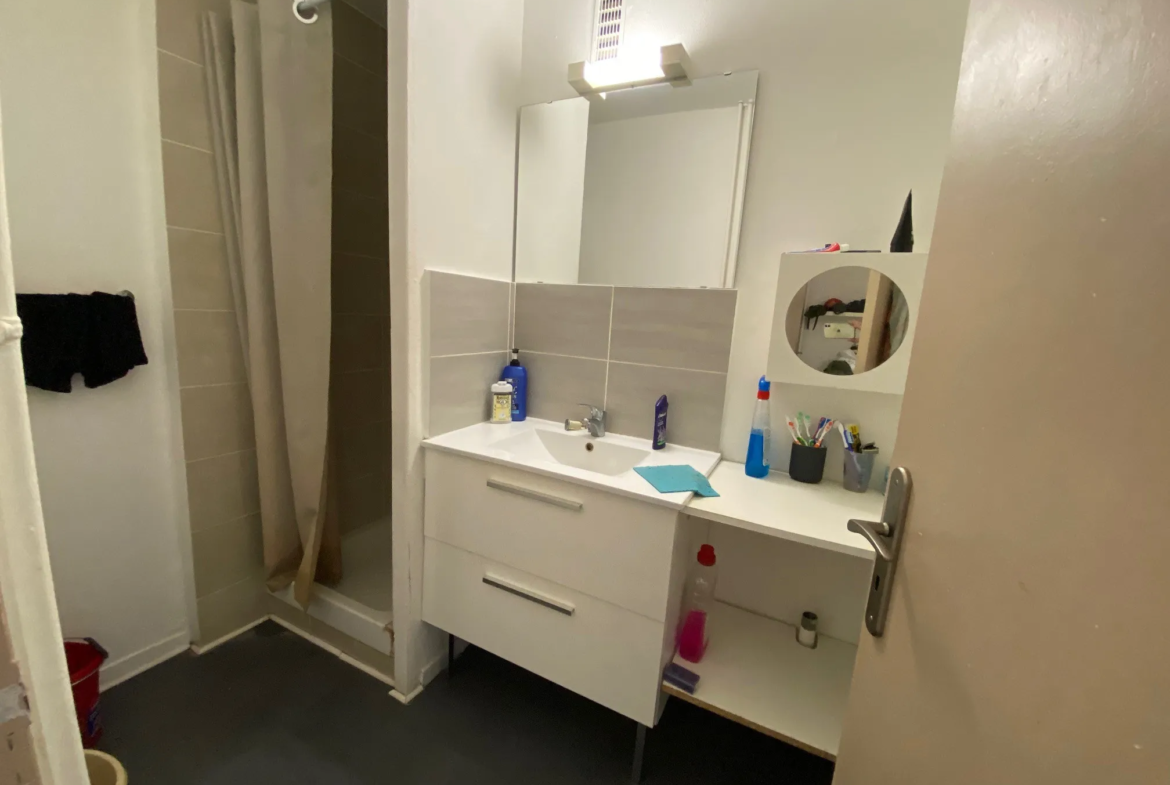 Appartement T3 à Nîmes - 61m² avec parking, vendu occupé 