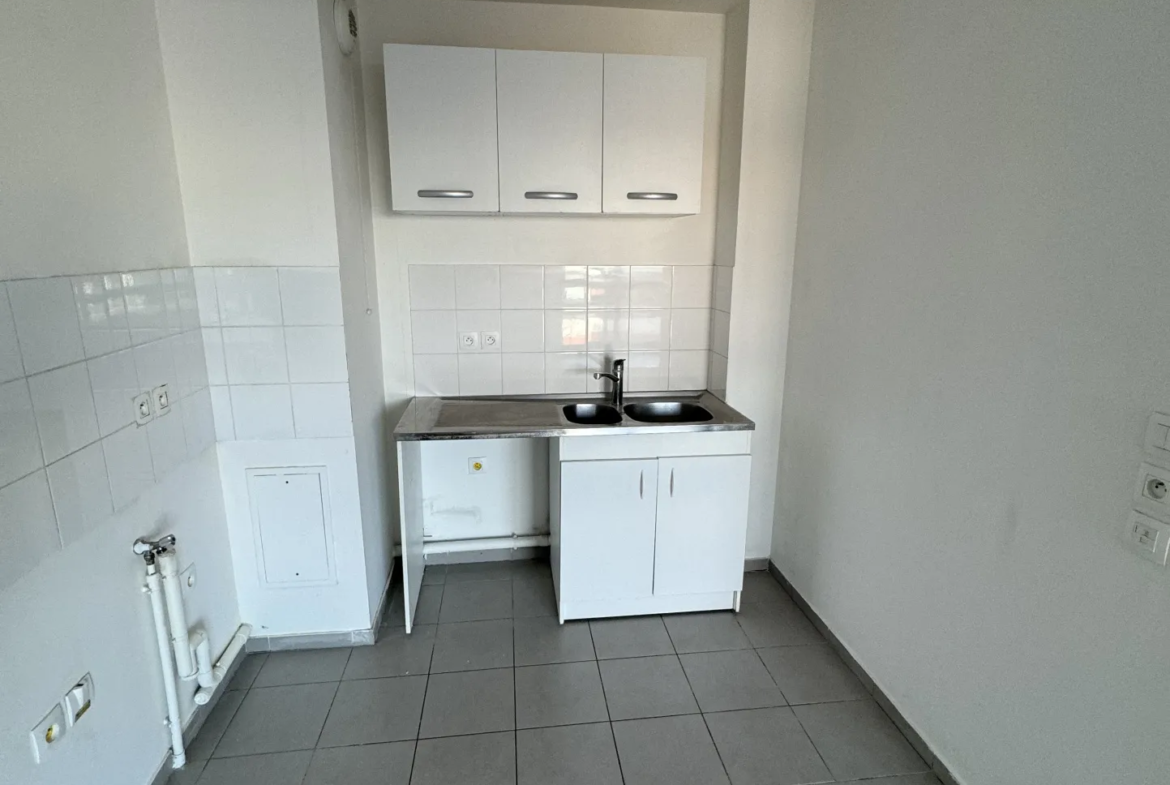 Appartement DEUX pièces de 43m2 à Cergy-le-Haut 