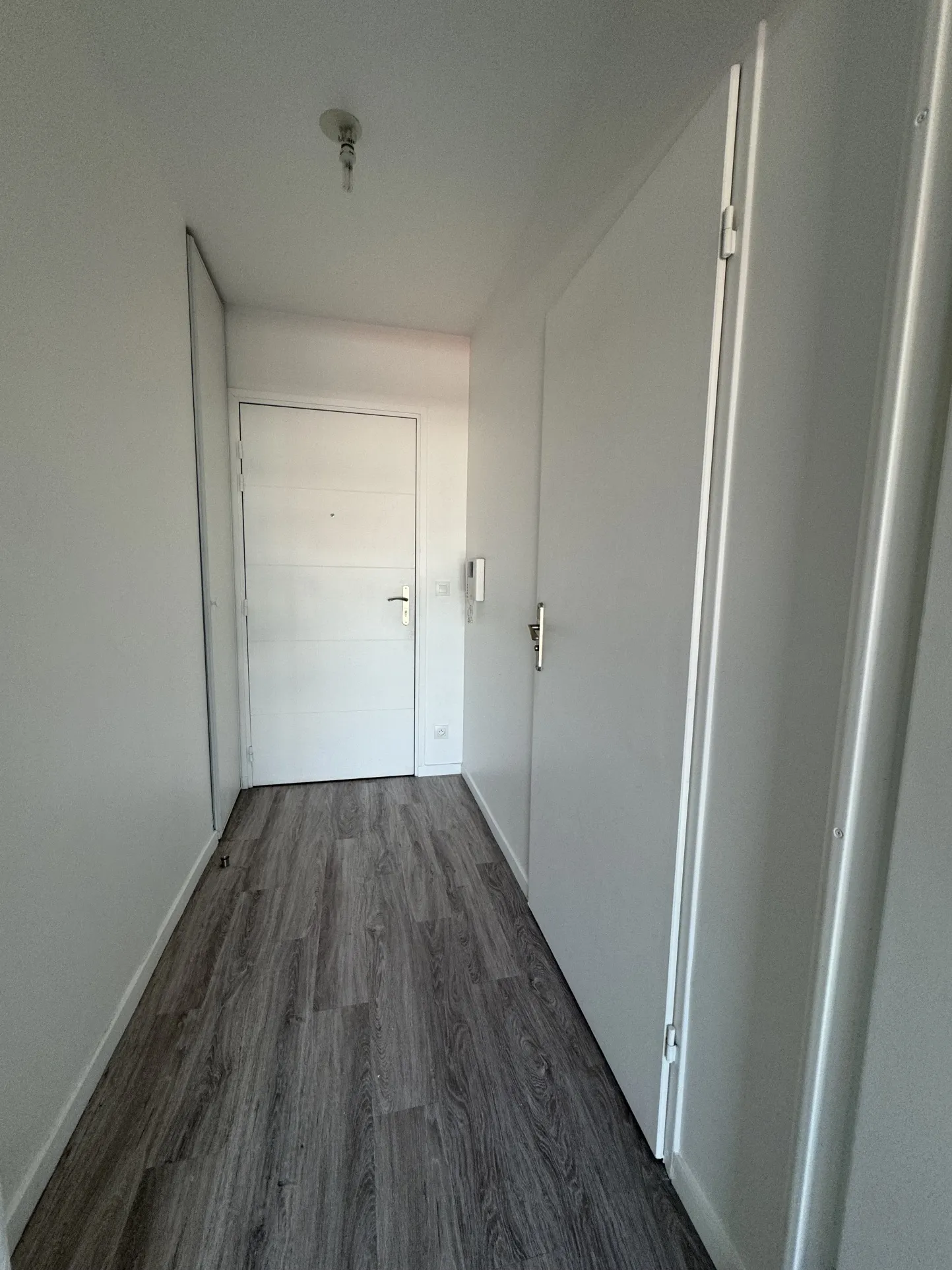 Appartement DEUX pièces de 43m2 à Cergy-le-Haut 