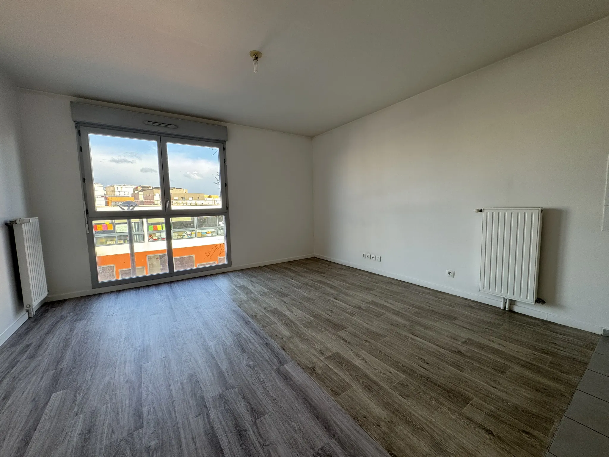 Appartement DEUX pièces de 43m2 à Cergy-le-Haut 