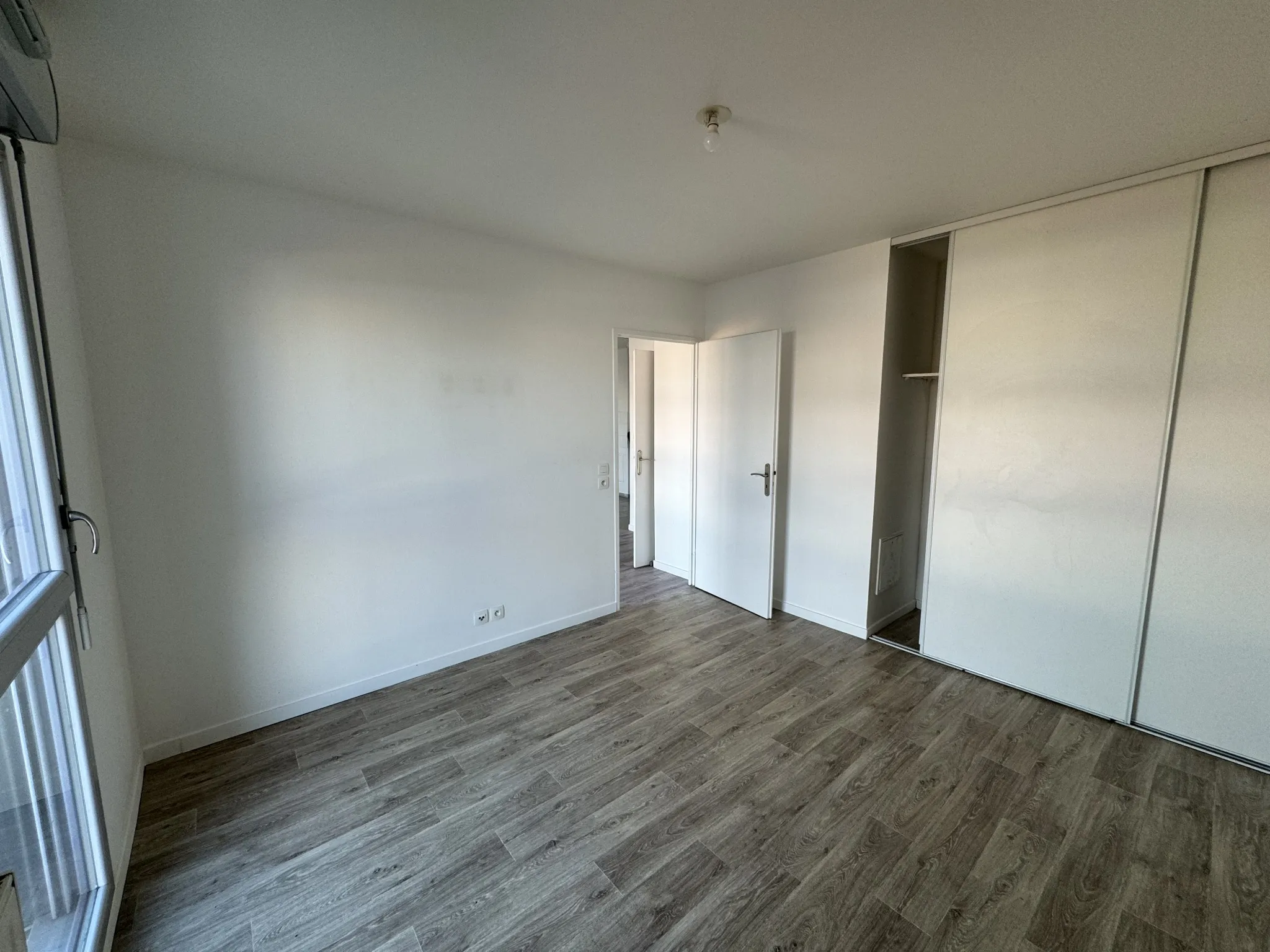 Appartement DEUX pièces de 43m2 à Cergy-le-Haut 