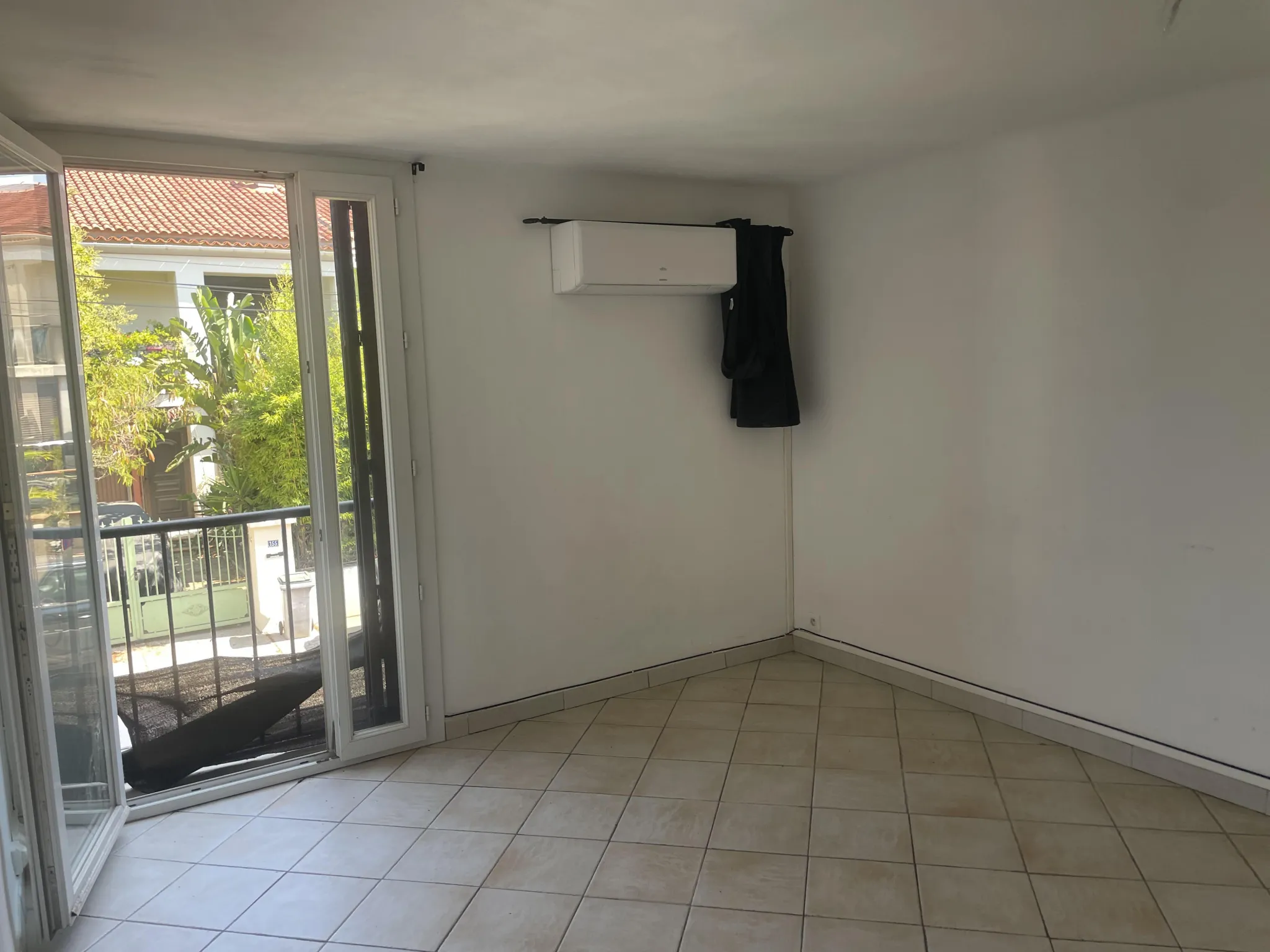 À vendre : Studio en plein centre-ville de Six Fours Les Plages 