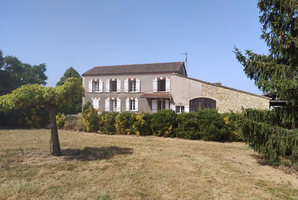 Ancienne Ferme Viticole avec Potentiel près de Bordeaux 