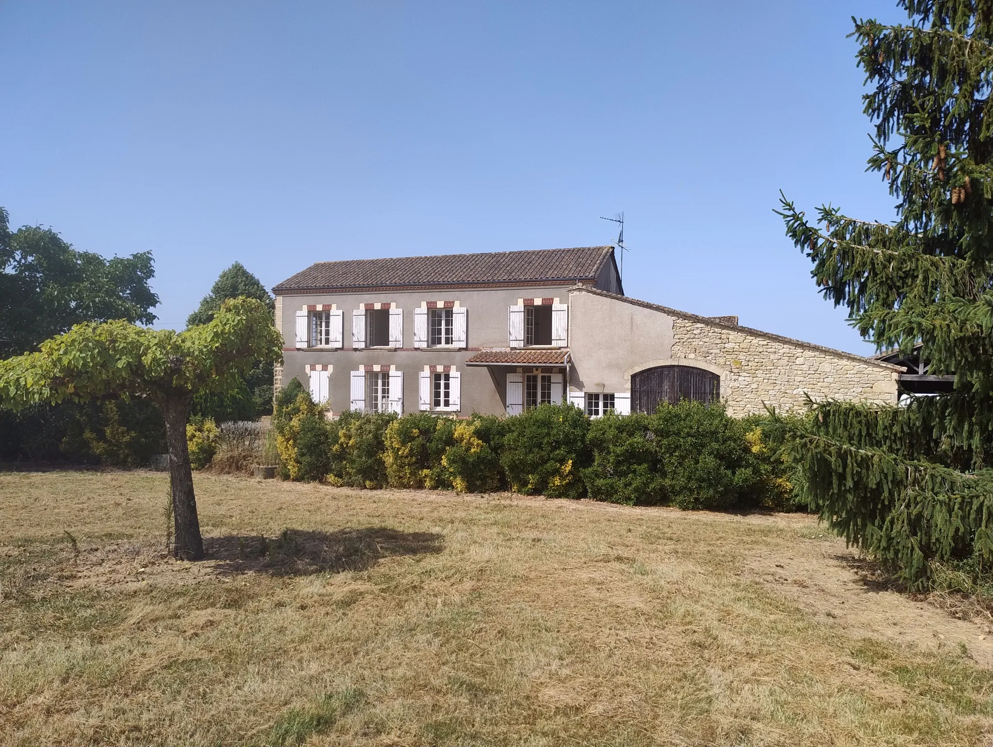 Ancienne Ferme Viticole avec Potentiel près de Bordeaux 